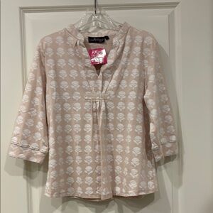 New Liza Byrd Sand and White Patterned Top - L